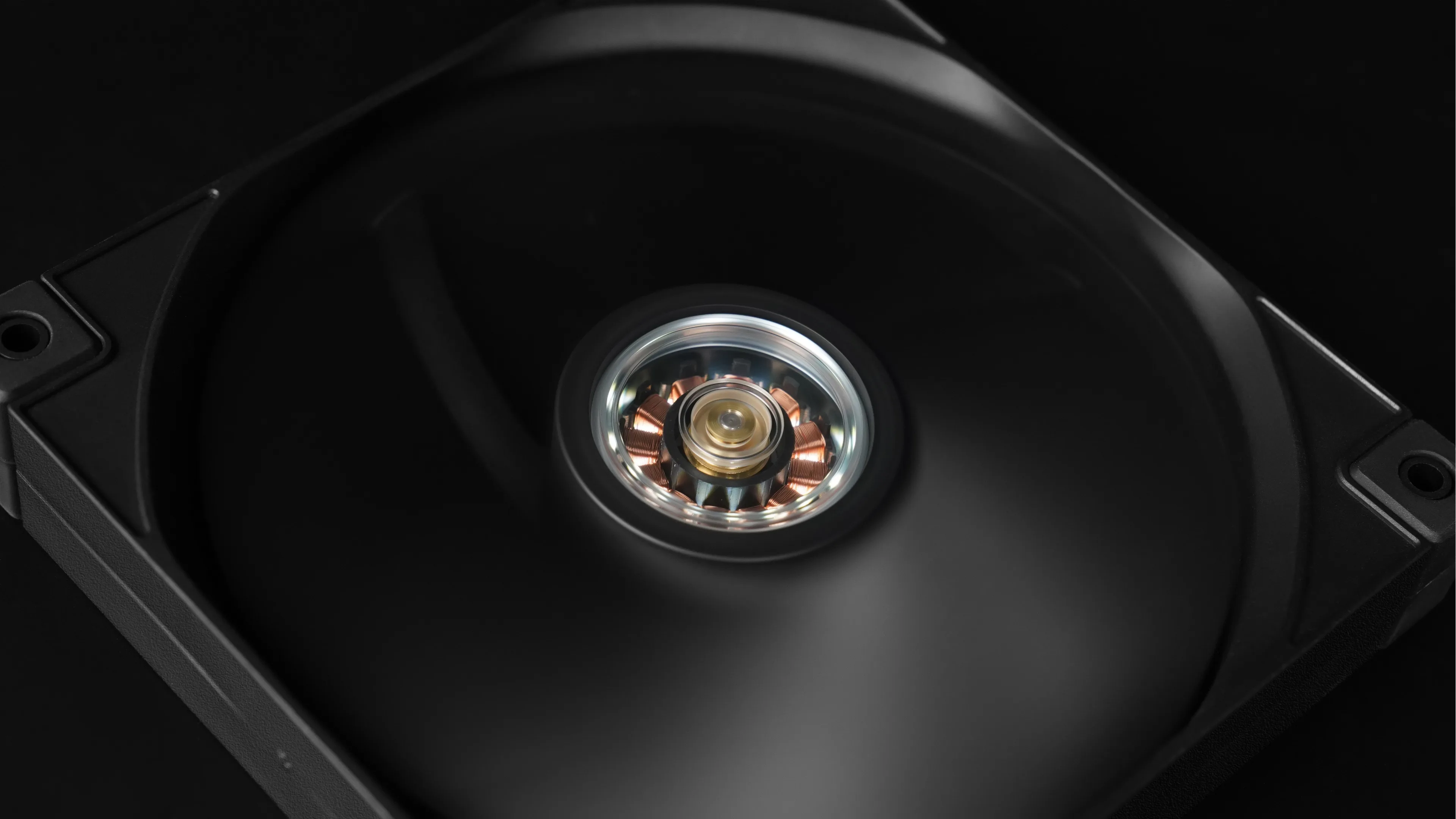 The transparent hub puts the FOC motor and fluid-dynamic bearing on display